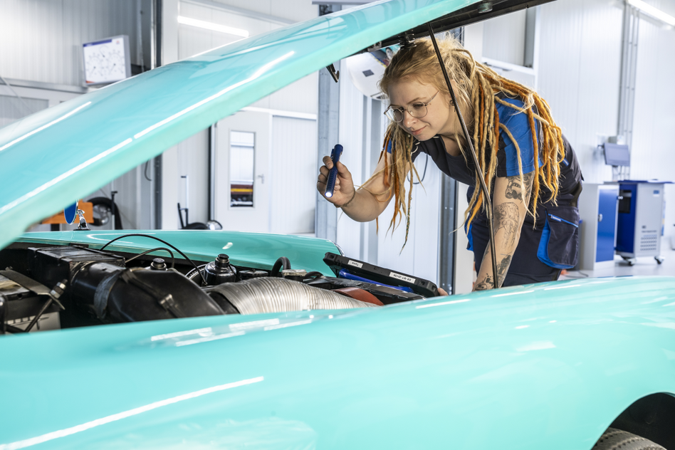 Engineer during a car inspection