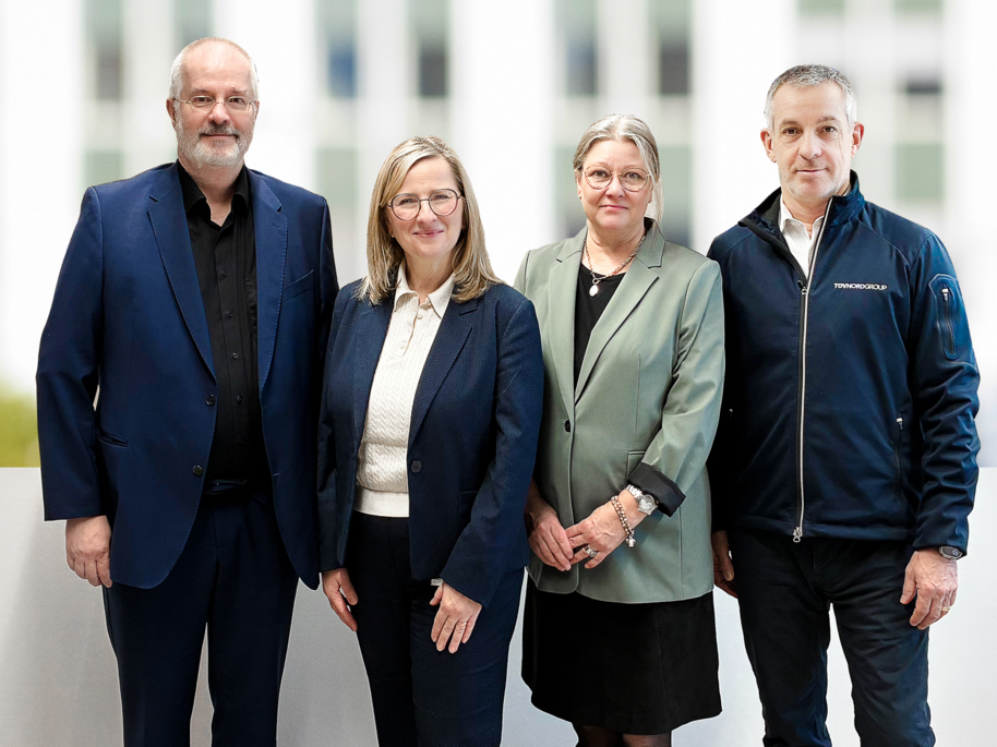 Wolfgang Wielpütz, Sandra Gerhatz und Ralf Thomsen (Business Unit Certification TÜV NORD) begrüßen RISE MNB Managerin Åsa Betten (2.v.r.) bei TÜV NORD in Essen (v.l.n.r.). Wolfgang Wielpütz, Sandra Gerhatz und Ralf Thomsen (Business Unit Certification TÜV NORD) begrüßen RISE MNB Managerin Åsa Betten (2.v.r.) bei TÜV NORD in Essen (v.l.n.r.).