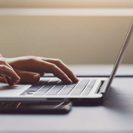 Office situation in front of the laptop