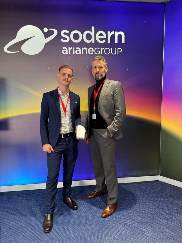 Die Sales Manager von ALTER in Frankreich, Pierre Fontana and Nicolas Tilhac haben den Award entgegengenommen. Die Sales Manager von ALTER in Frankreich, Pierre Fontana and Nicolas Tilhac haben den Award entgegengenommen.